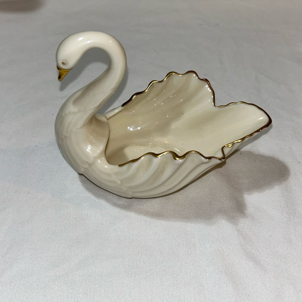 Lenox Swan Dish with 24 karat Gold trim. Vintage